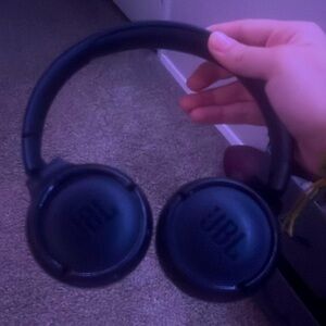 Black JBL wireless headphones rechargeable